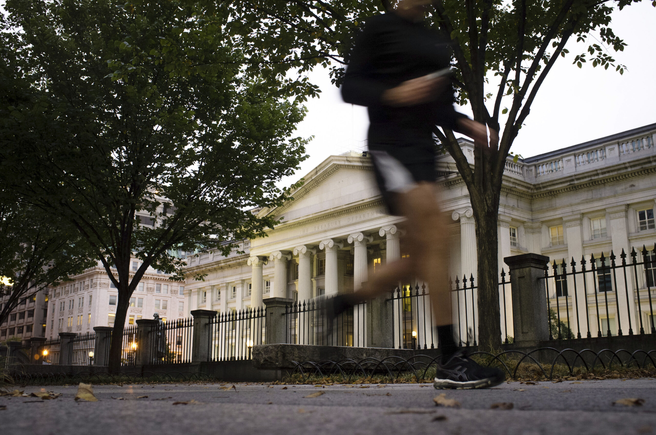 US budget deficit running 24.2 percent below 2013