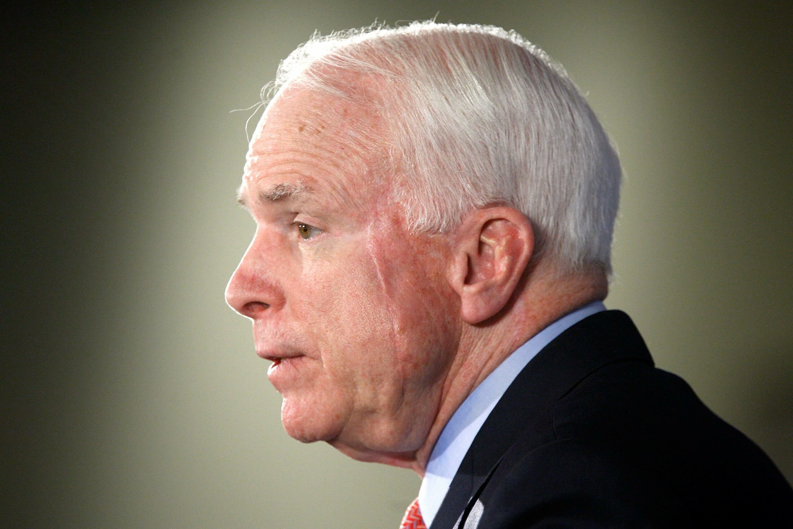 Fact Check: Did John McCain Help the FBI Pay for the Steele Dossier?