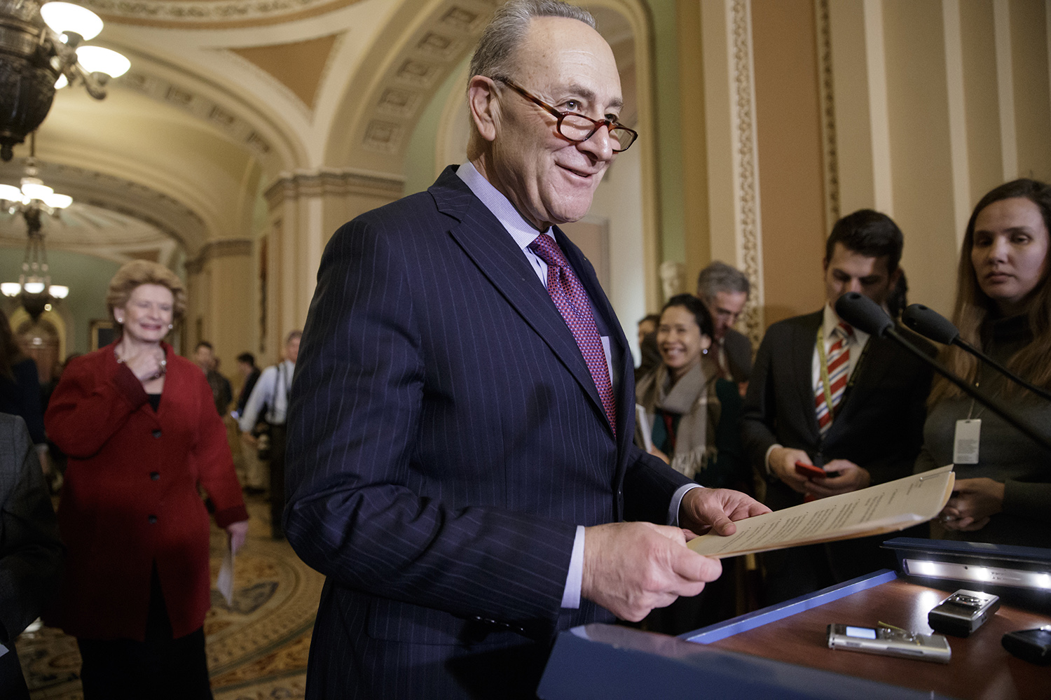 Schumer calls on GOP to abandon Trump