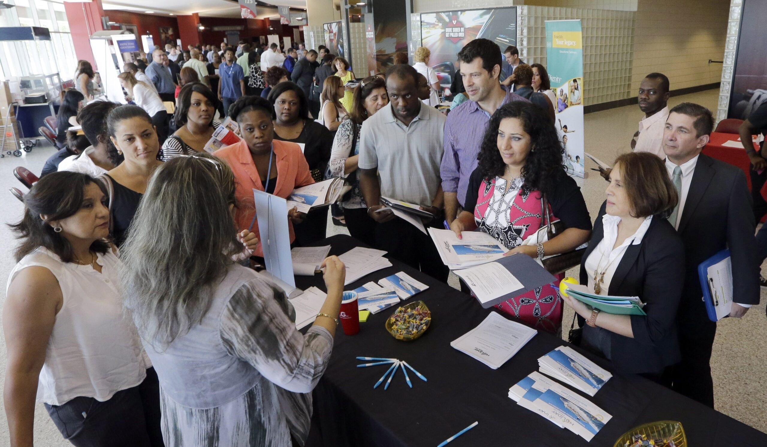 Jobless claims rise to 277,000, but still low
