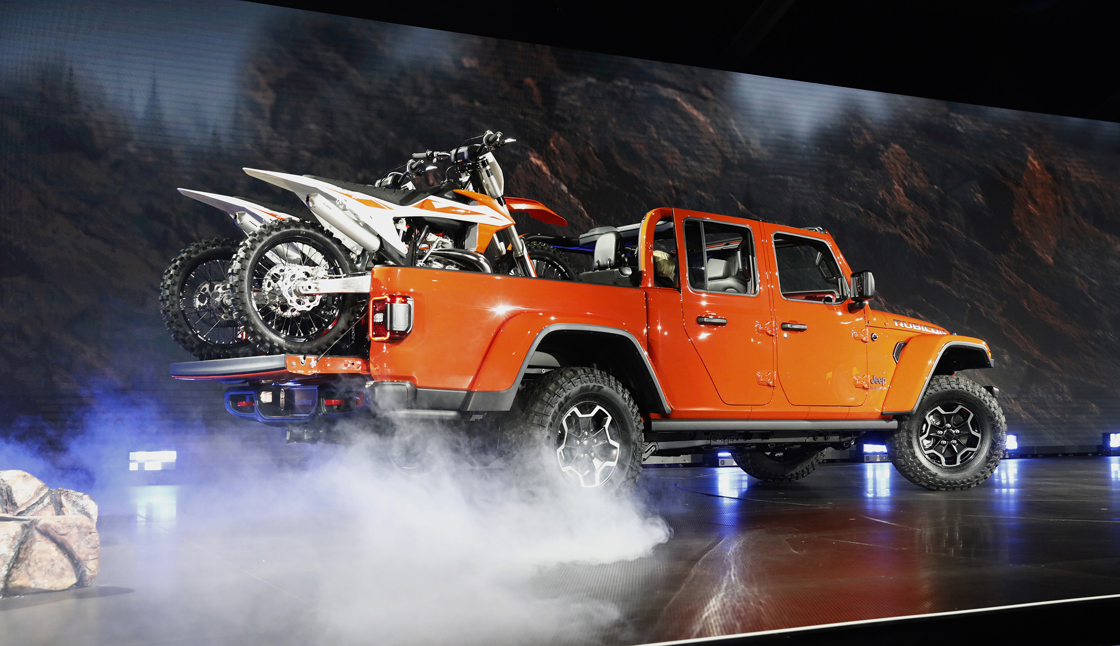 Trump administration slams Fiat Chrysler with a half-billion dollars in fines for flouting emissions rules