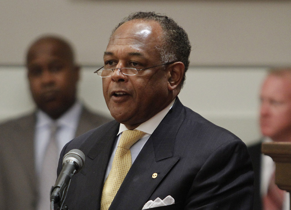 Clinton campaign leader faces grand jury investigation
