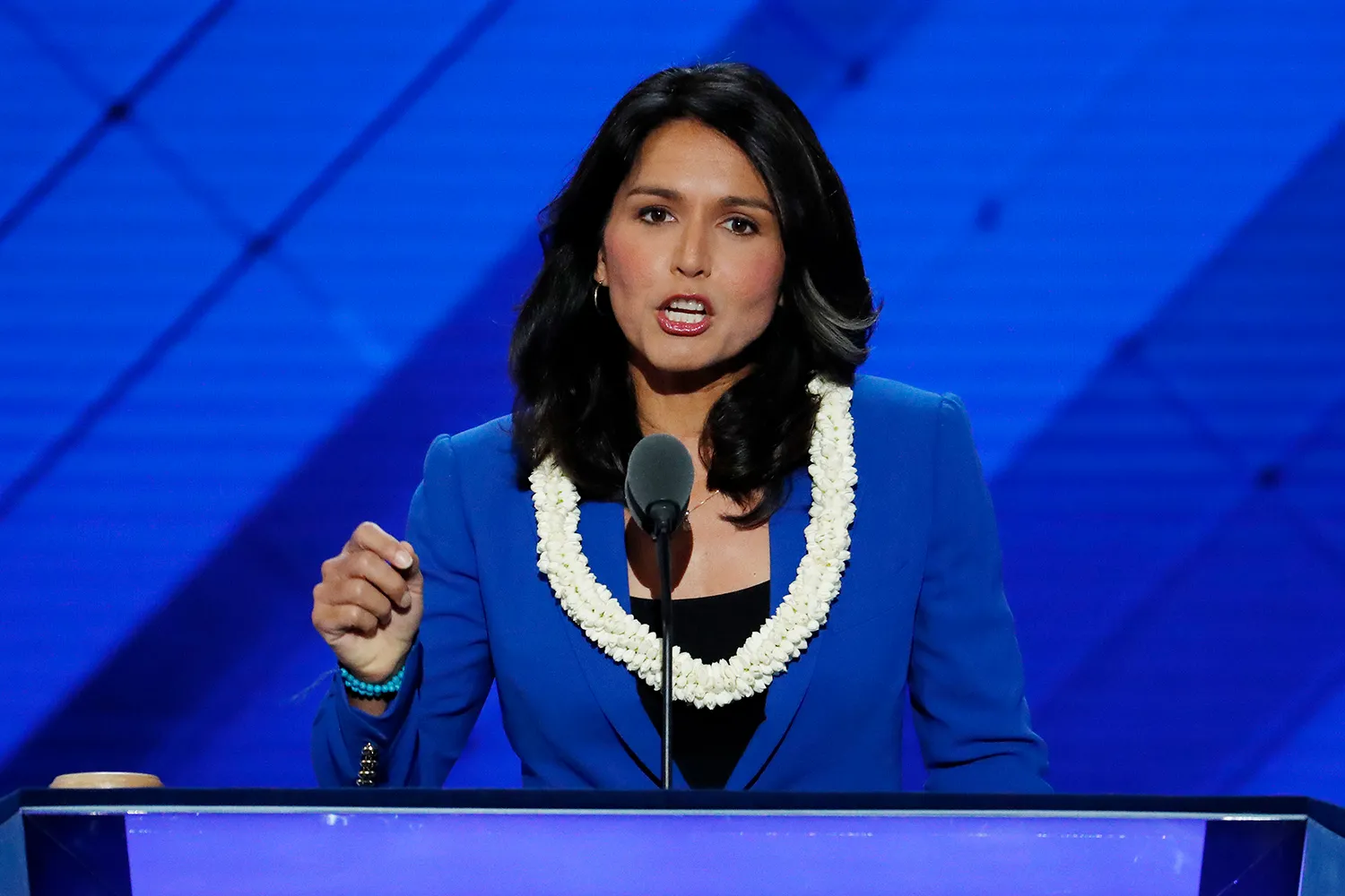 Trump meets with Democratic Rep. Tulsi Gabbard