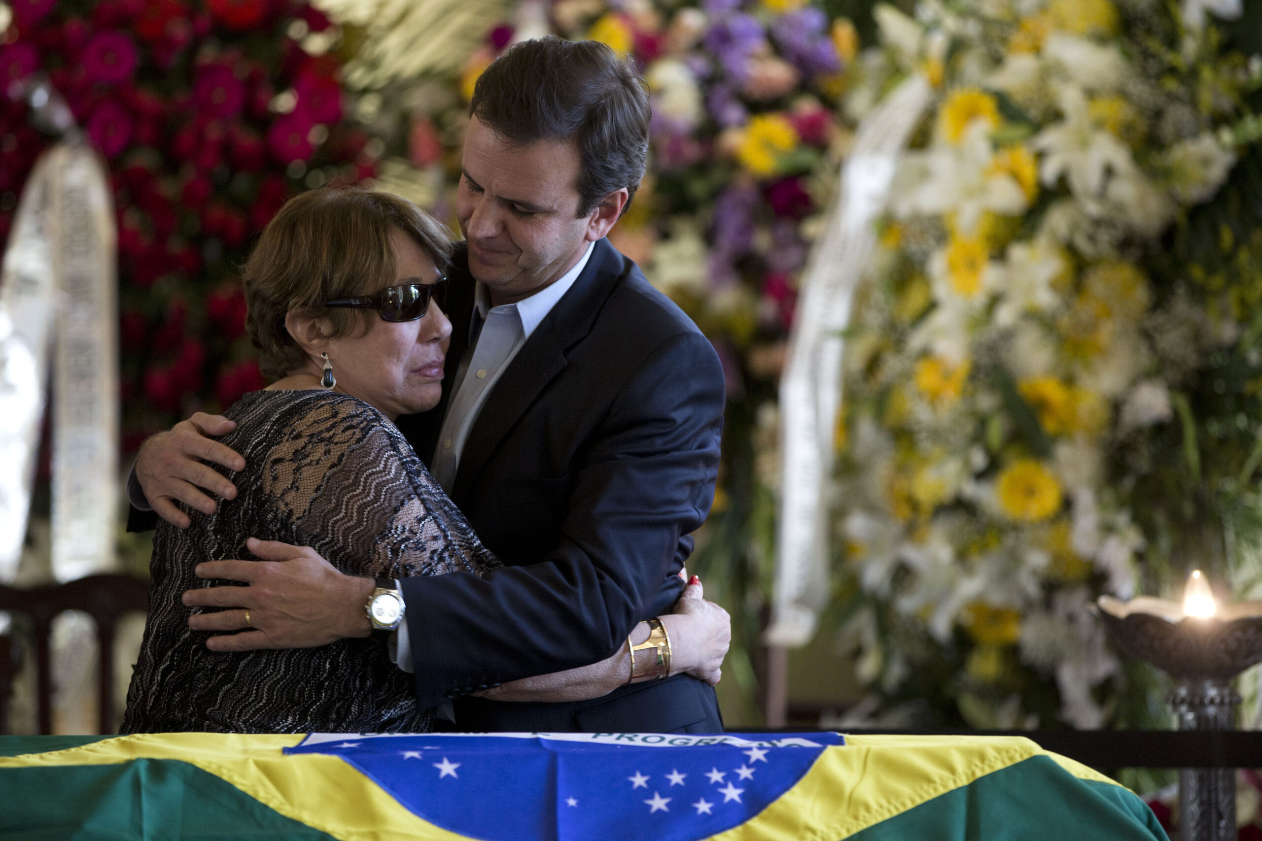 Brazil remembers famed architect with vigil, samba
