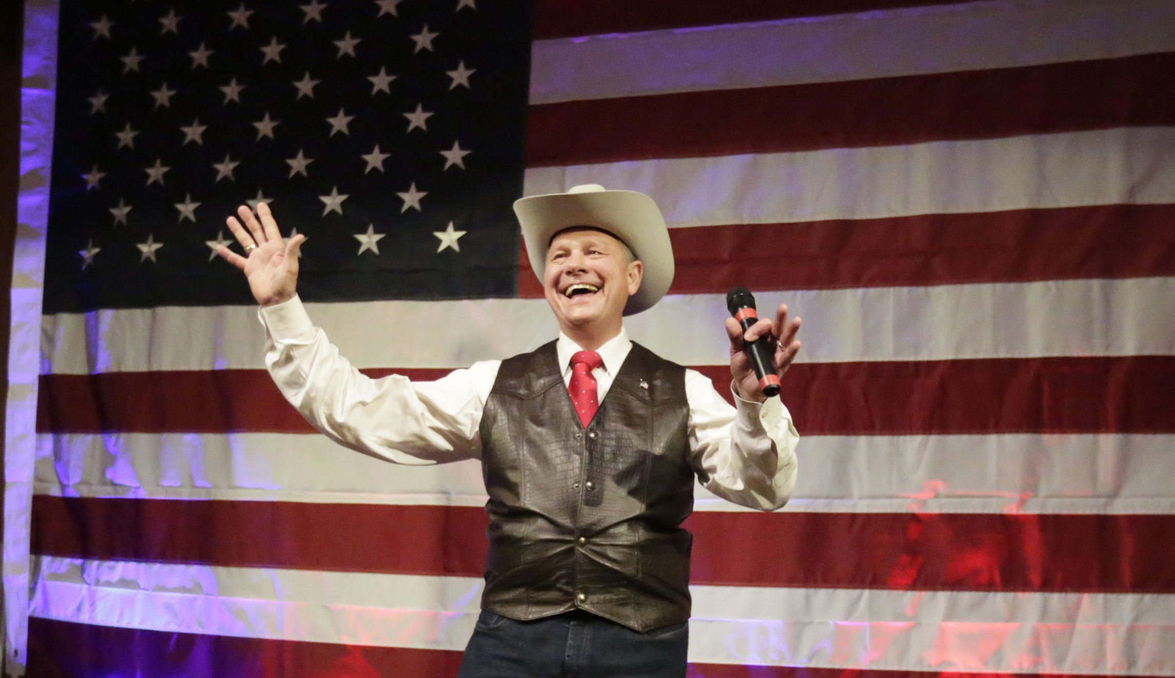 Roy Moore’s slim Alabama lead adds to worries about a Steve Bannon-Republican Party feud