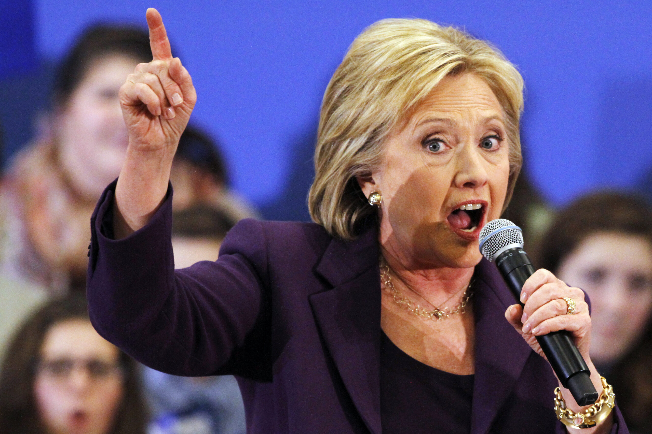 Clinton bashes Wall Street, rakes in $17 million from financial sector