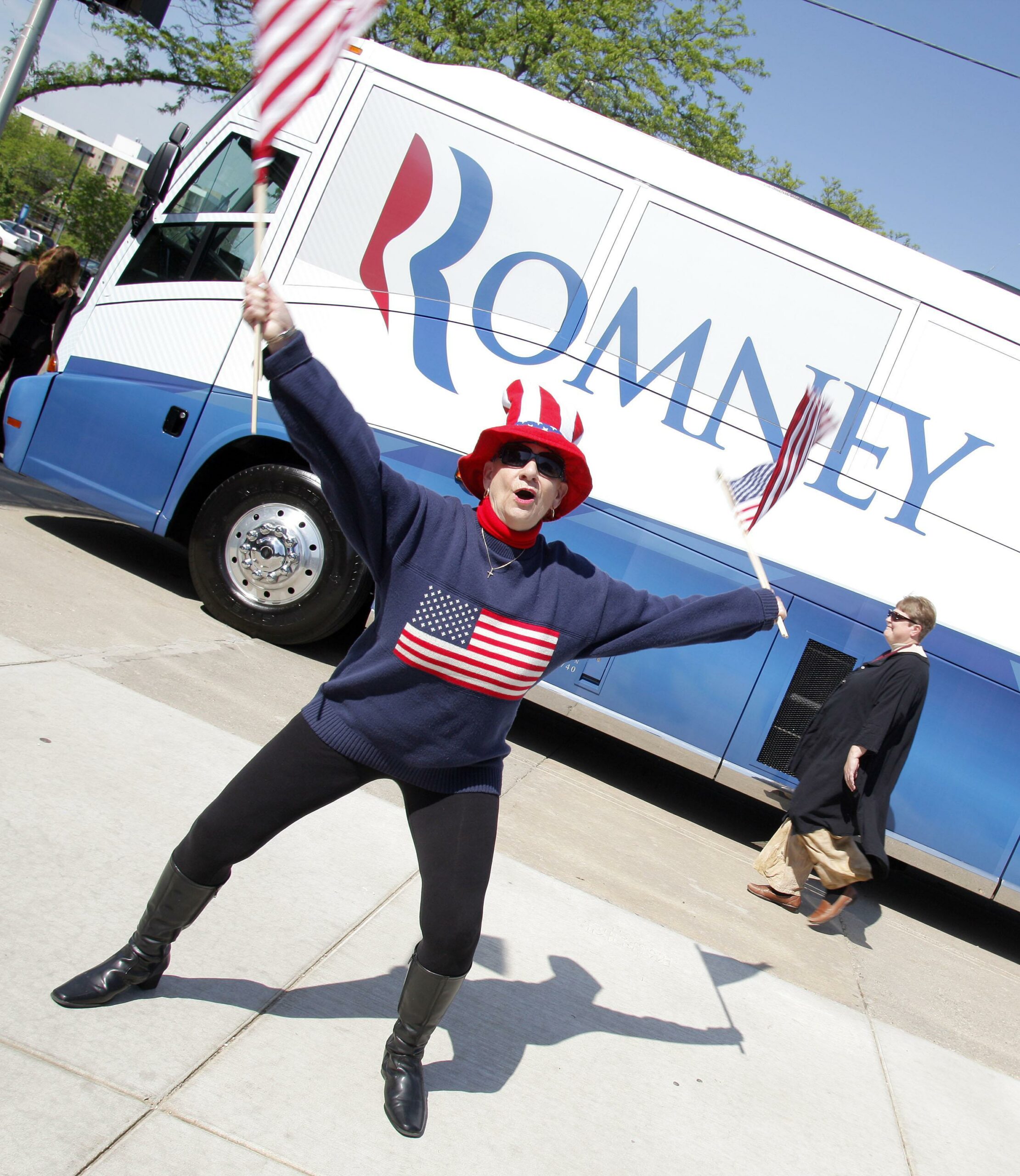 Romney poll surge scares Democrats