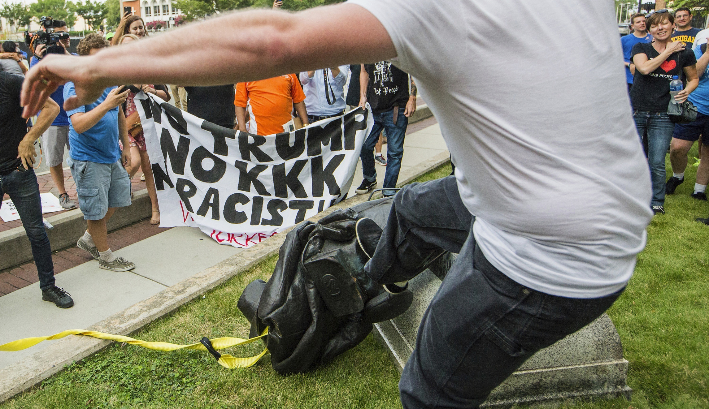 North Carolina sheriff pursuing felony charges over toppled Confederate statue