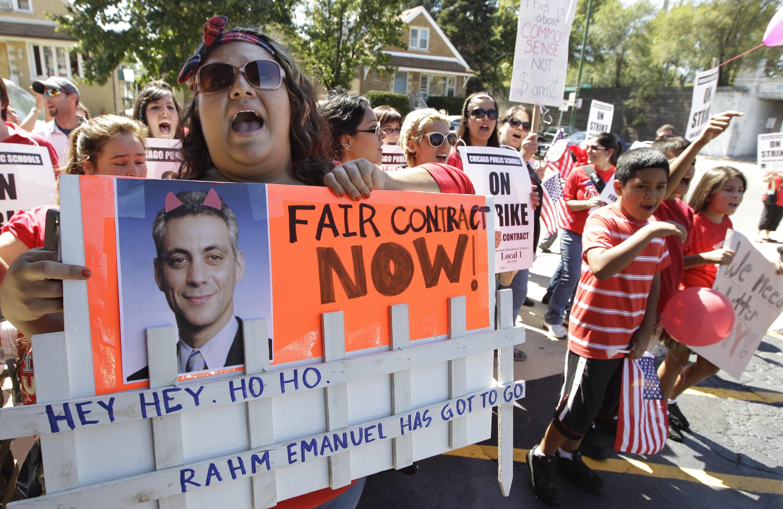 Retired Illinois teachers sue state over pension law