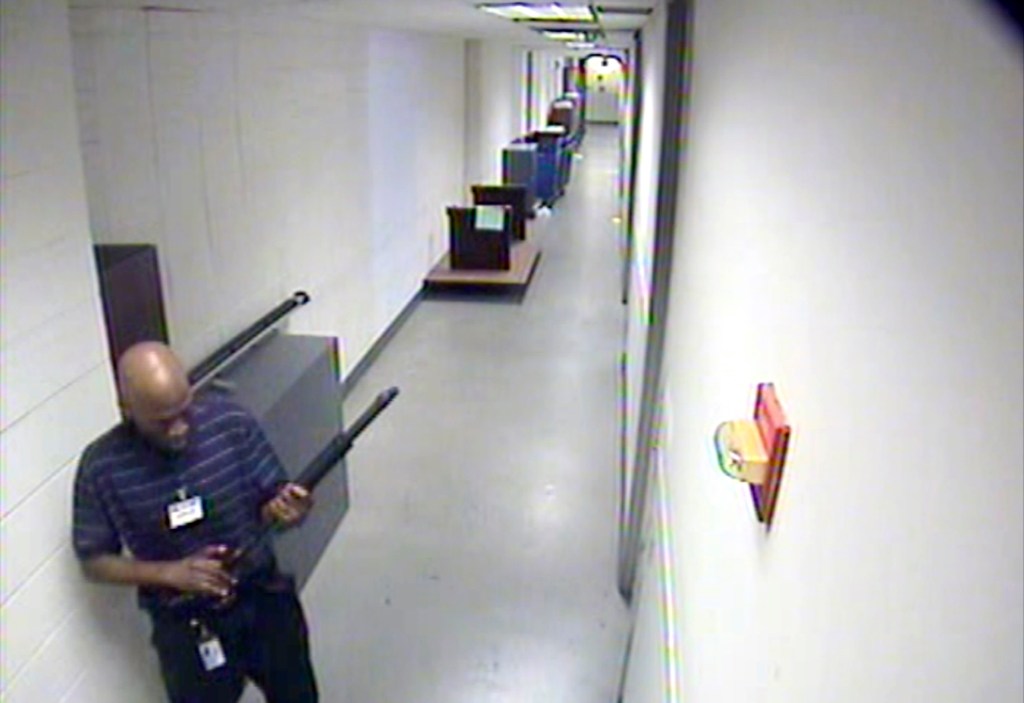 Navy Yard gunman had classified access pulled