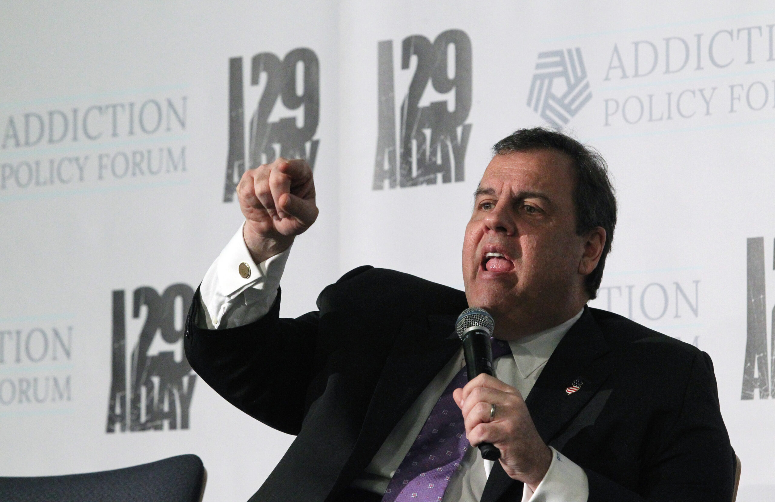 Christie criticizes Obama, Clinton over North Korea