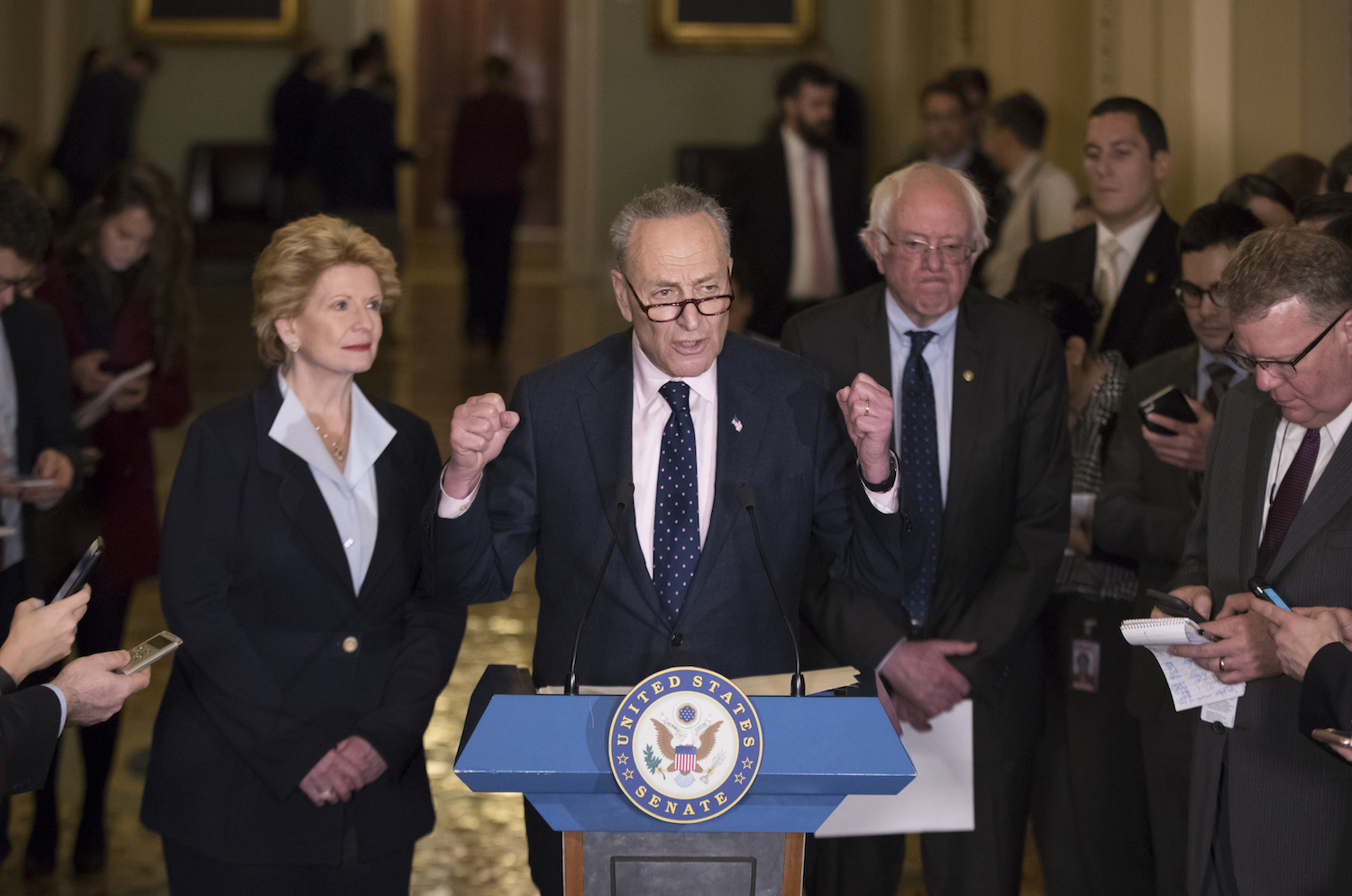 Schumer calls for 60-vote threshold for Gorsuch