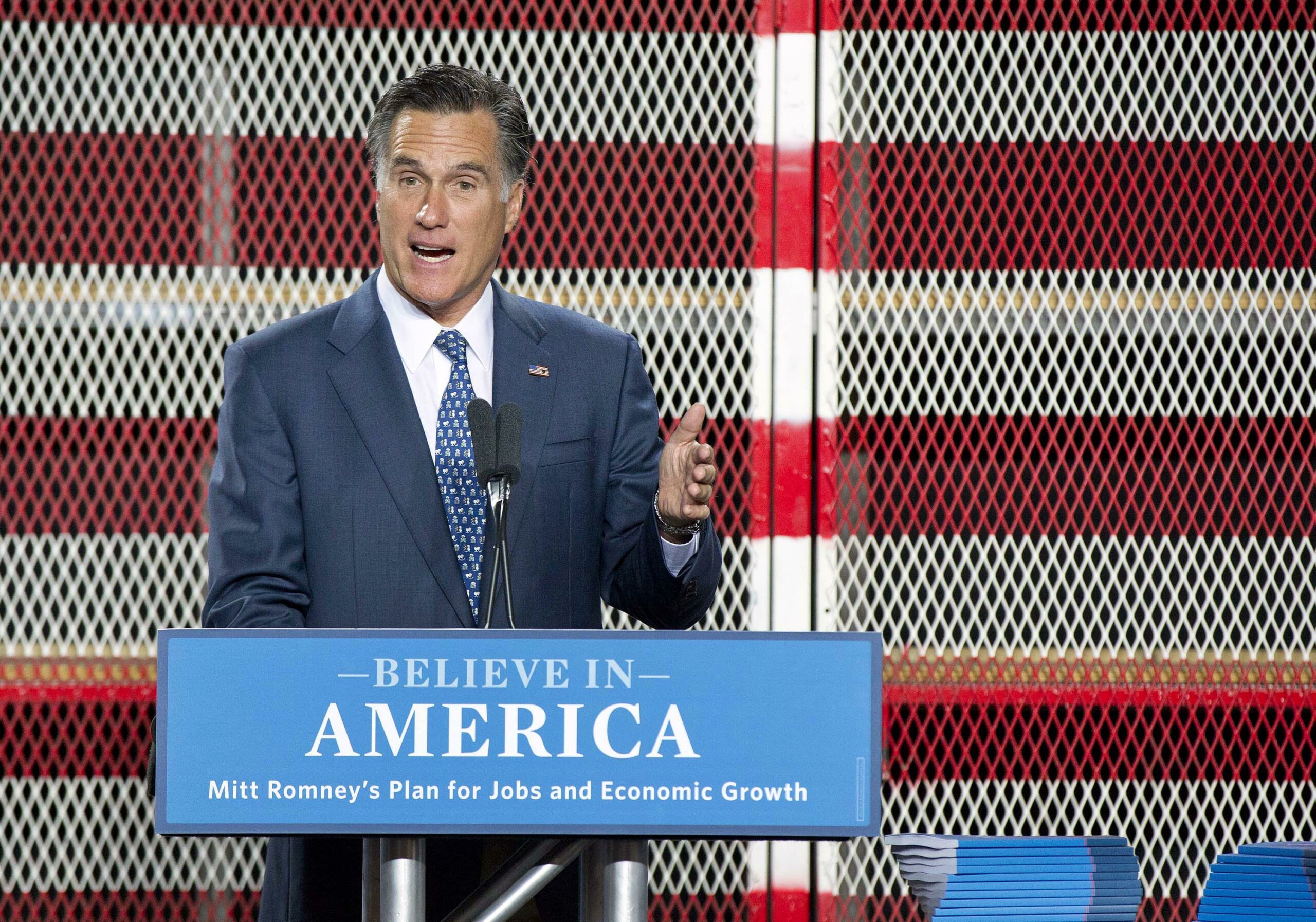 Romney unveils jobs plan on eve of debate