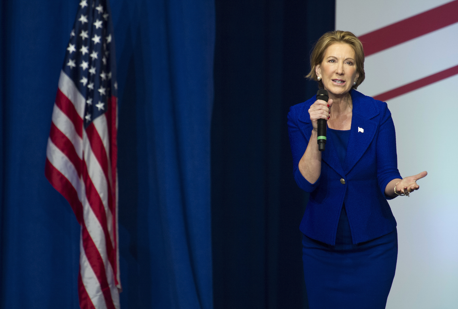 Fiorina calls on RNC to replace Trump as nominee