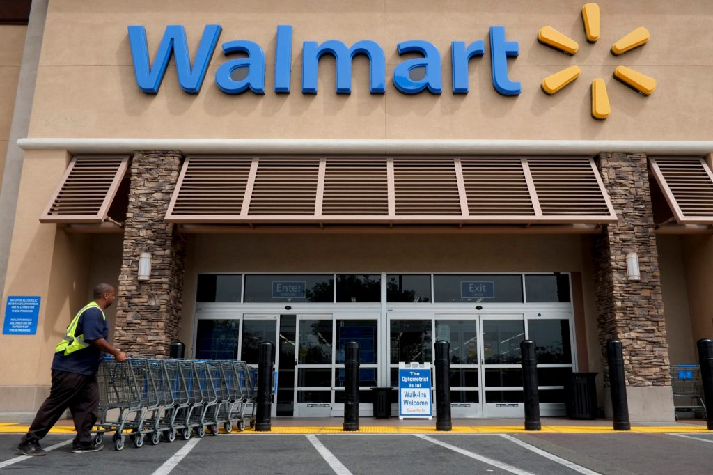 Wal-Mart cuts health benefits for some part-timers