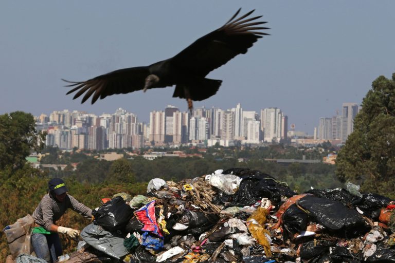 AP PHOTOS: Trash pickers worry about end of dump