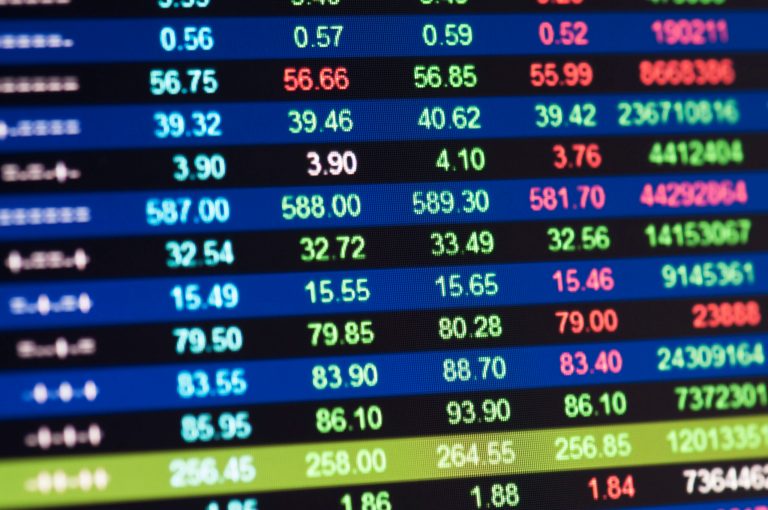 US stocks rise before economic data amid corporate earnings