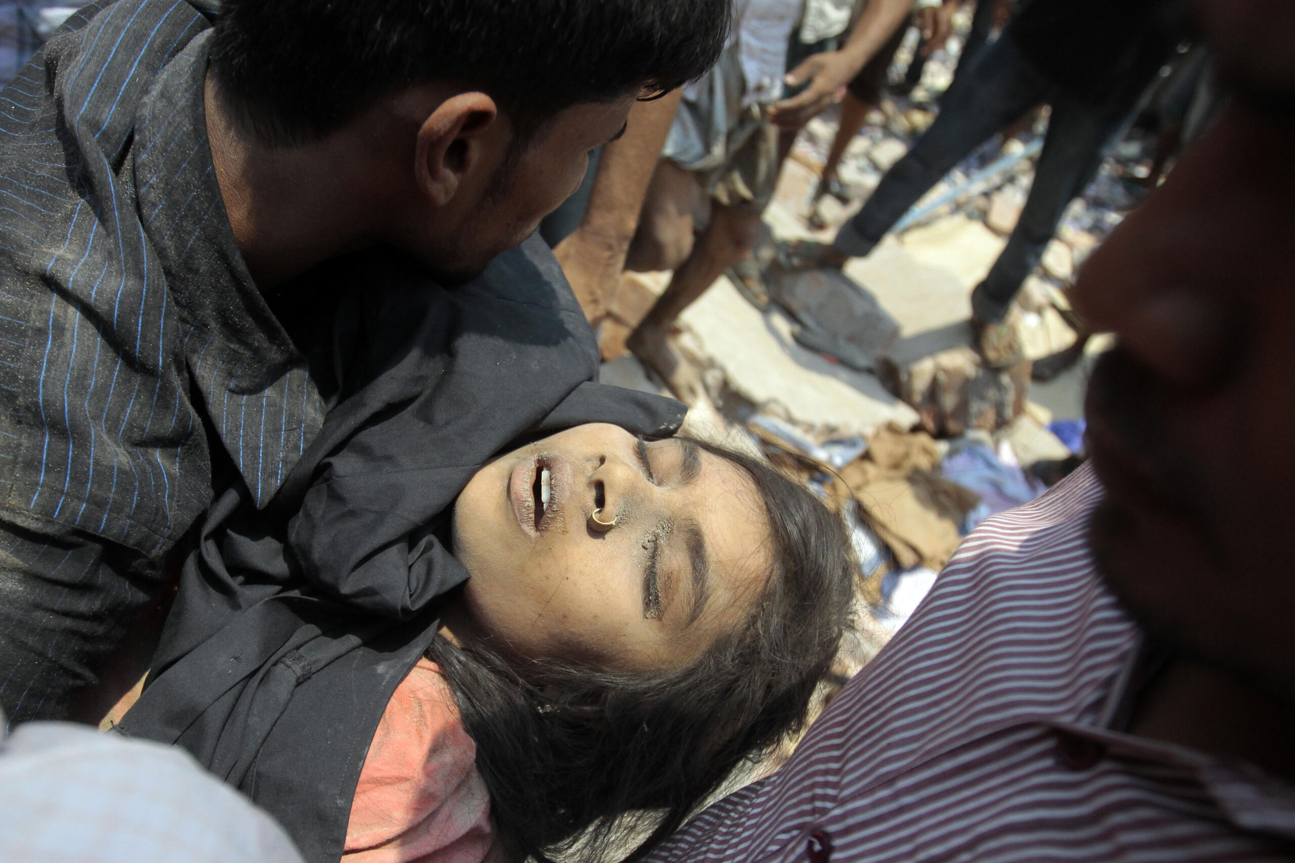 Collapsed factory building in Bangladesh kills 87