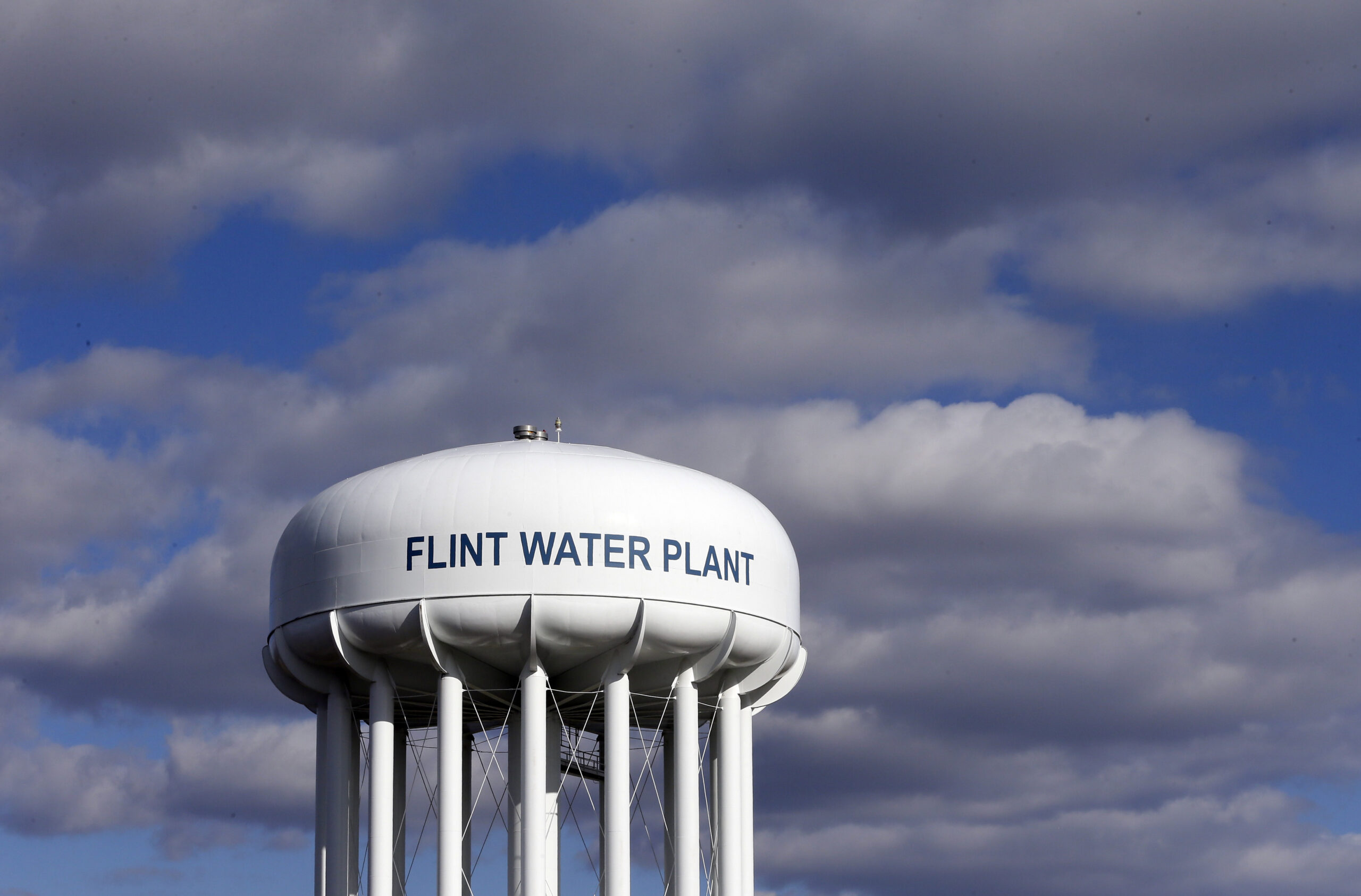 Obama signs $10B water bill that helps Flint