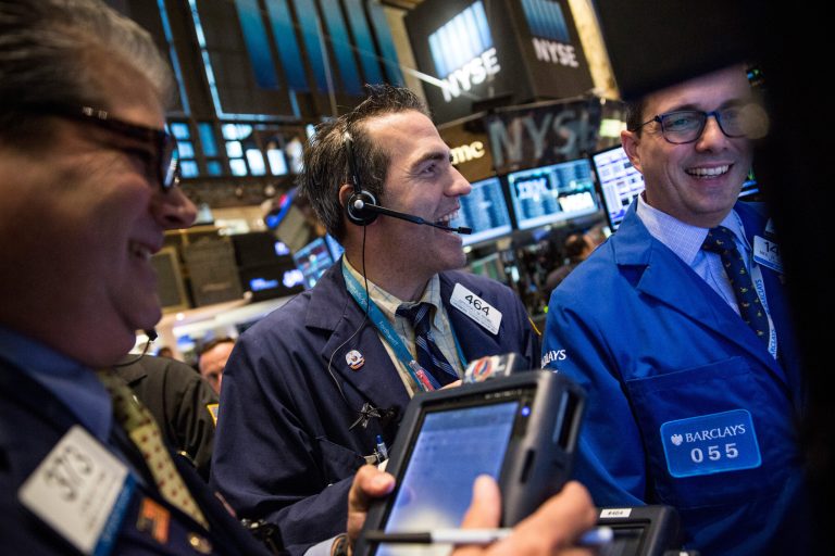 Traders work on the floor of the New York Stock Exchange on the morning of Aug. 26, 2015, in New York City. (Photo by Andrew Burton/Getty Images)