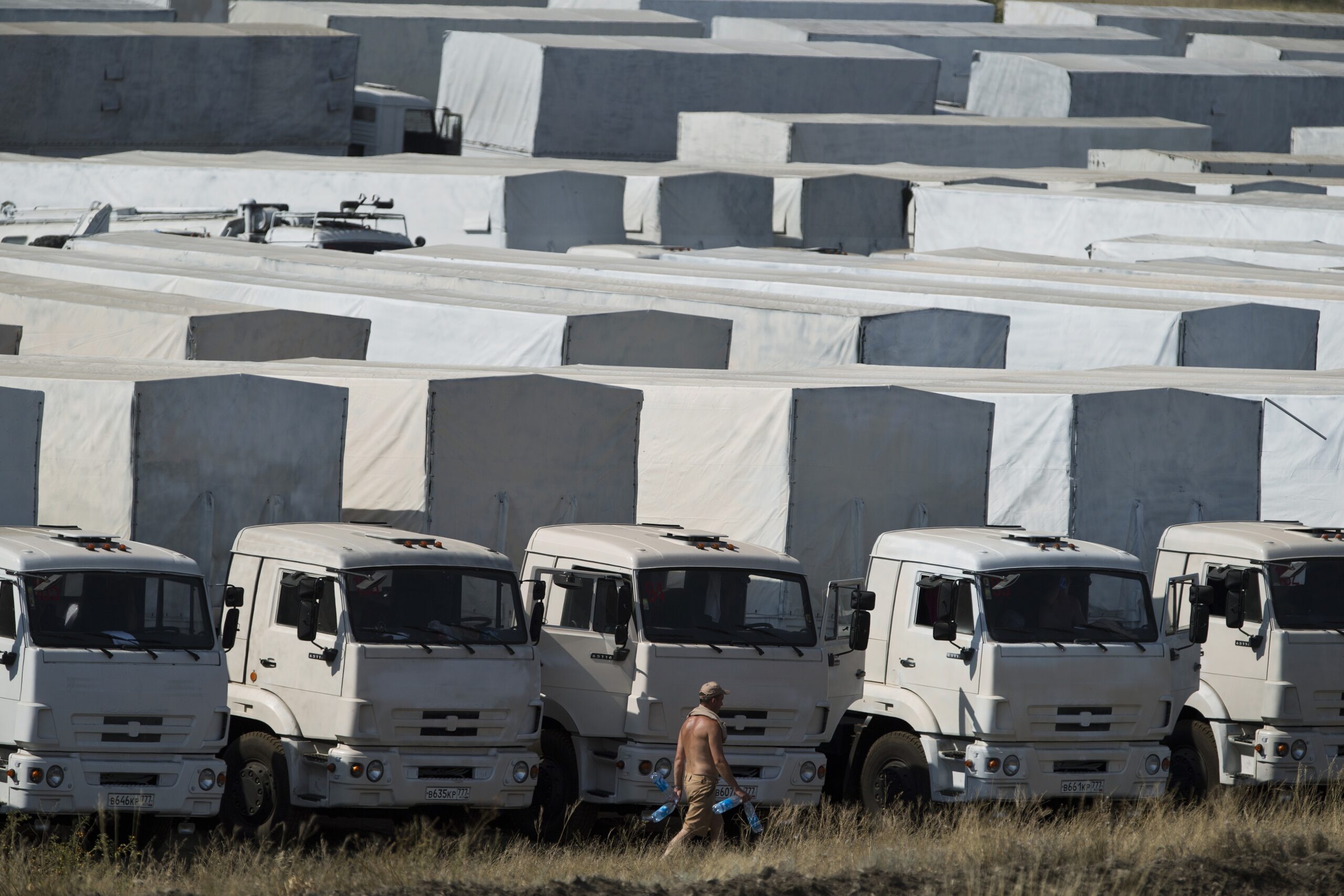 Russian aid convoy waiting for security guarantees