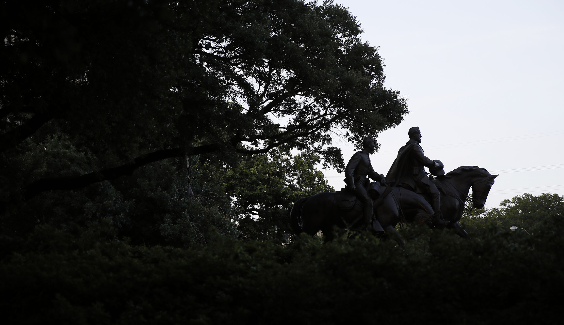 Predominately black group wants to protect Dallas Confederate statues: Report