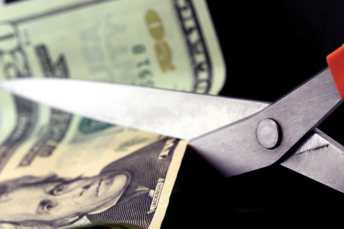 Pentagon looks to cut military pay