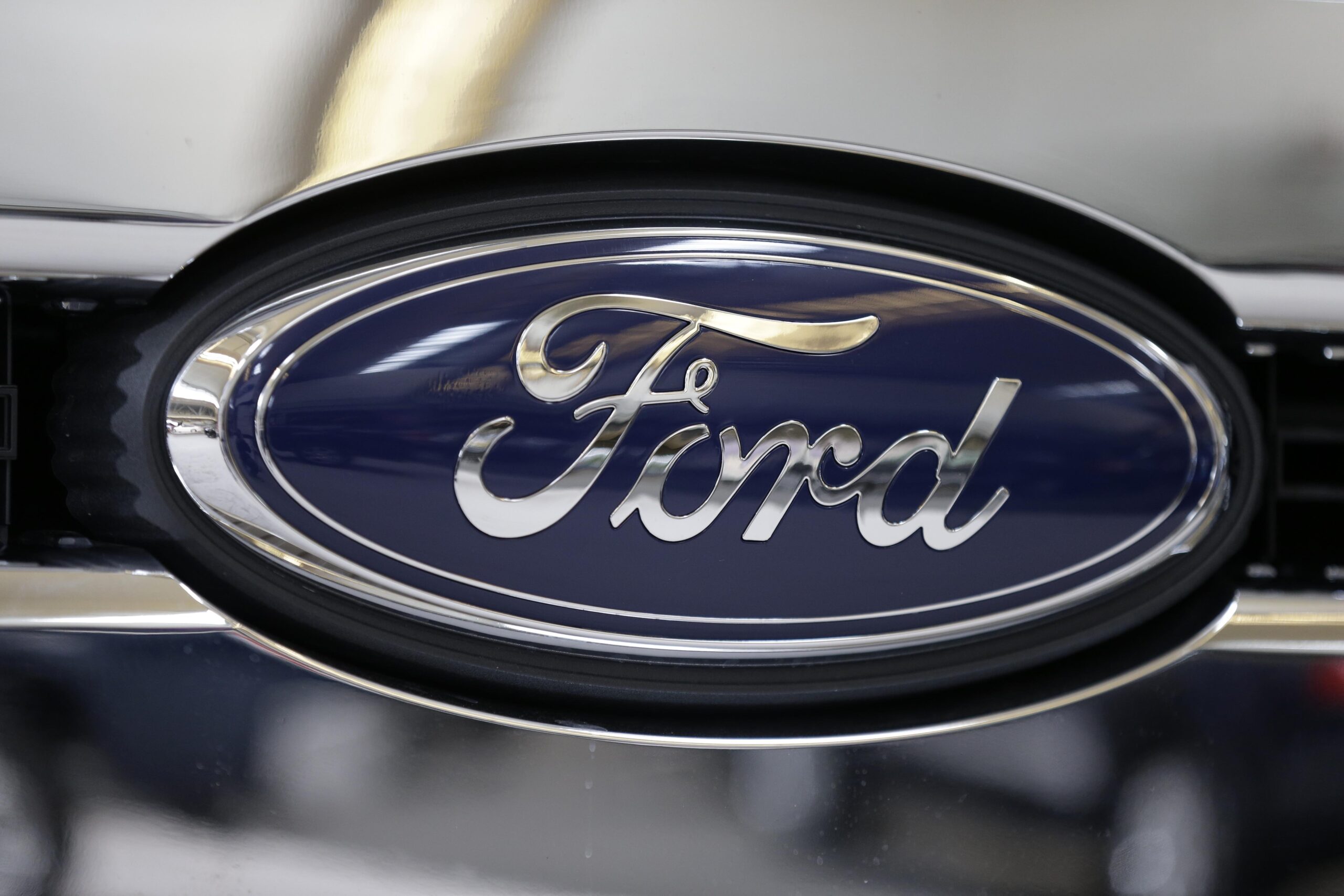 Ford’s 1Q profit falls 39 percent; shares drop