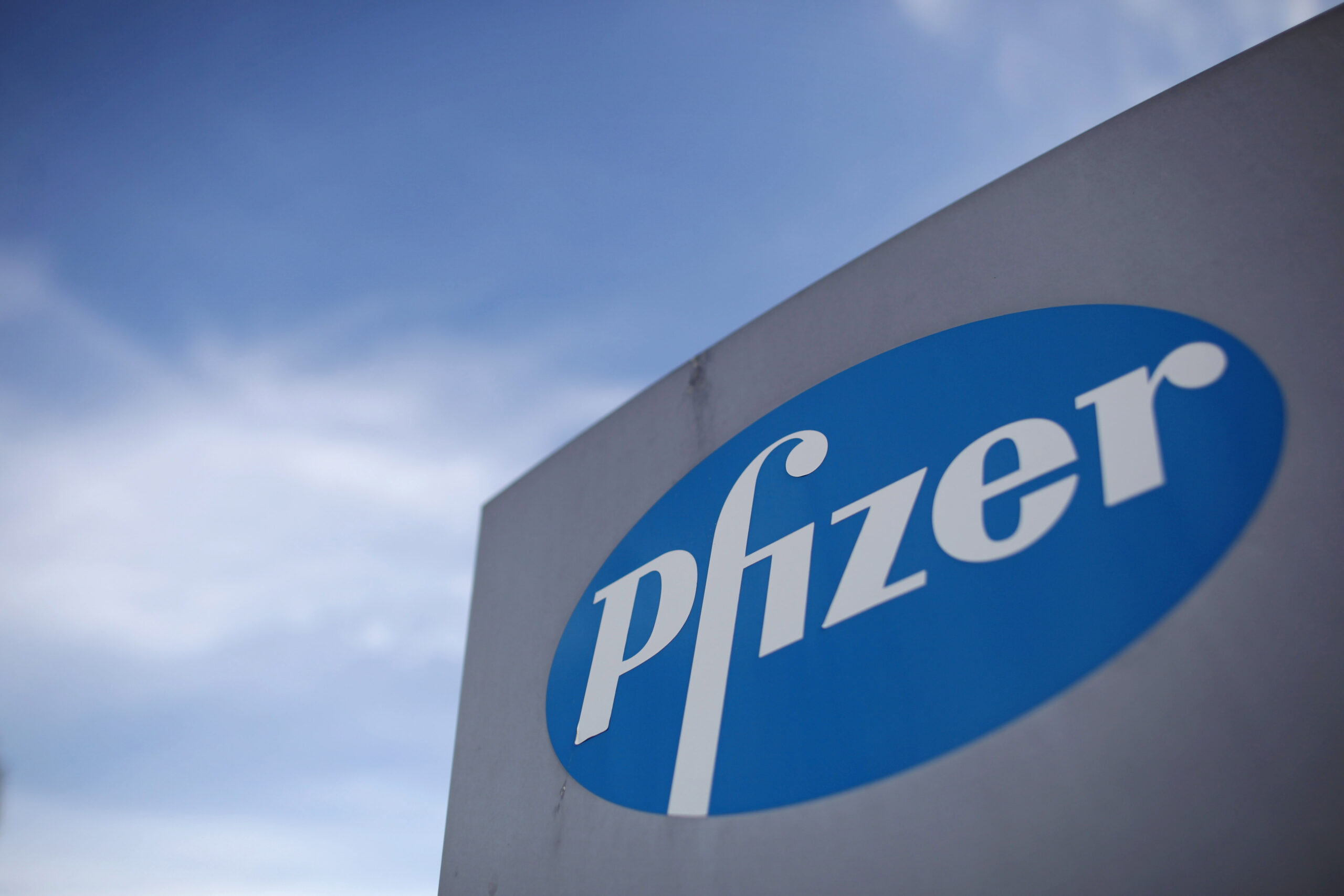 Pfizer: Booster shots more effective at stopping omicron by ’25-fold’
