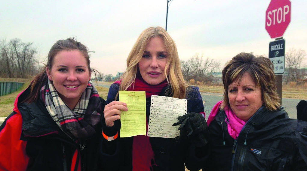 Daryl Hannah protests in front of White House, gets arrested