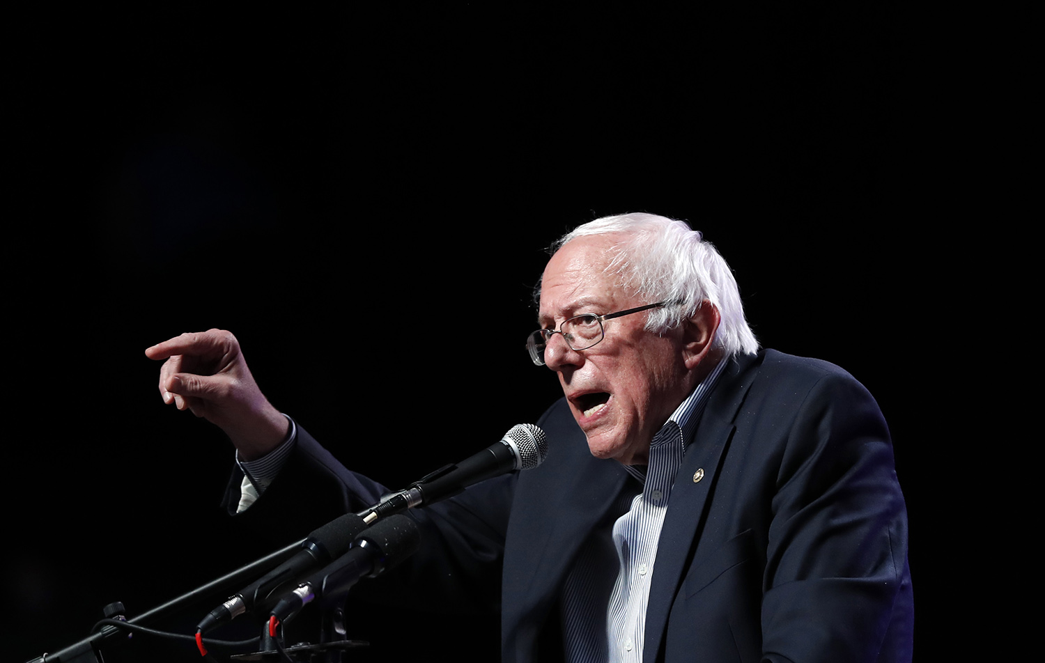 Sanders urges Senate to require 60 votes for FBI director