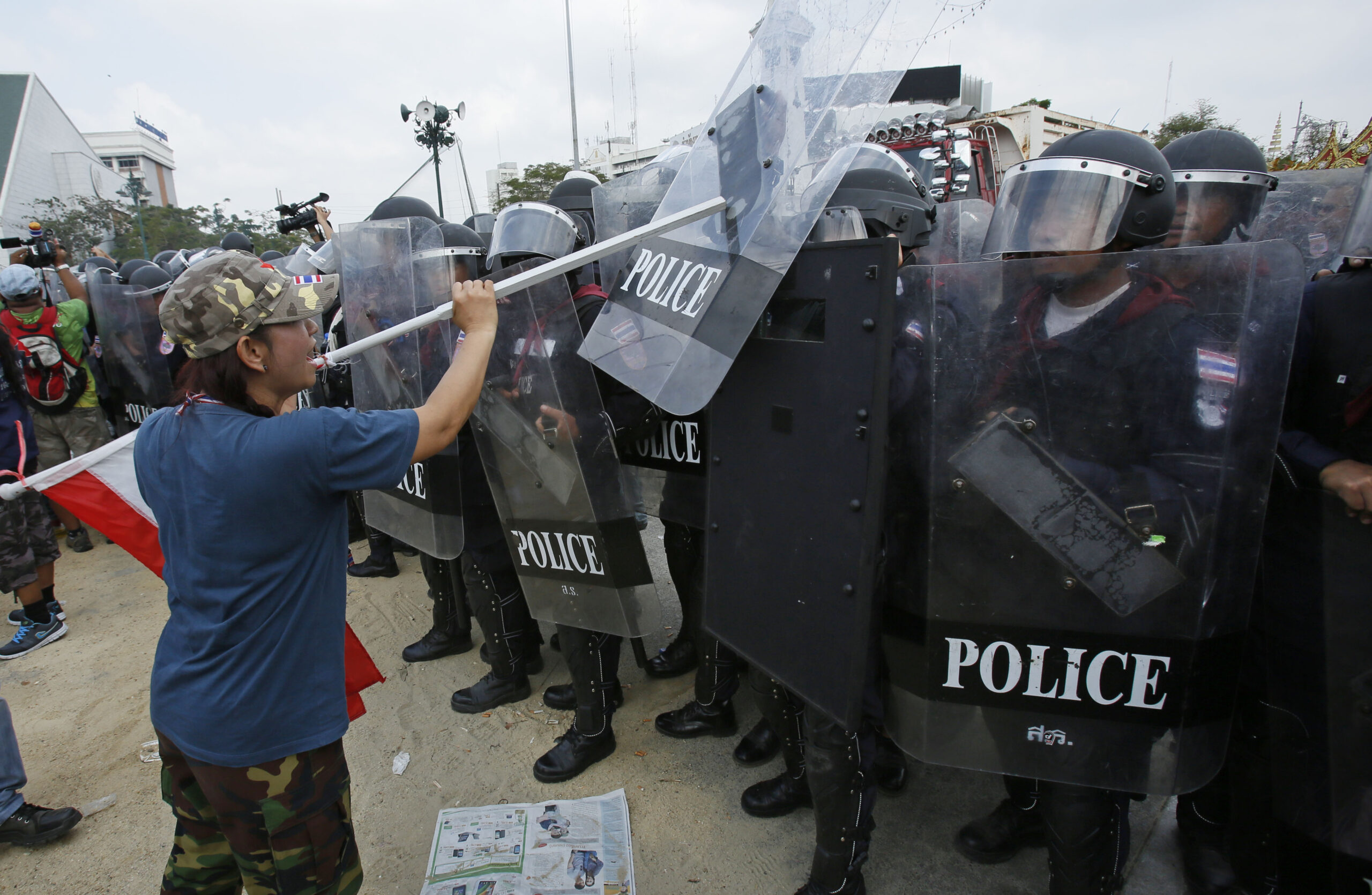 Thai police push out street protesters, briefly
