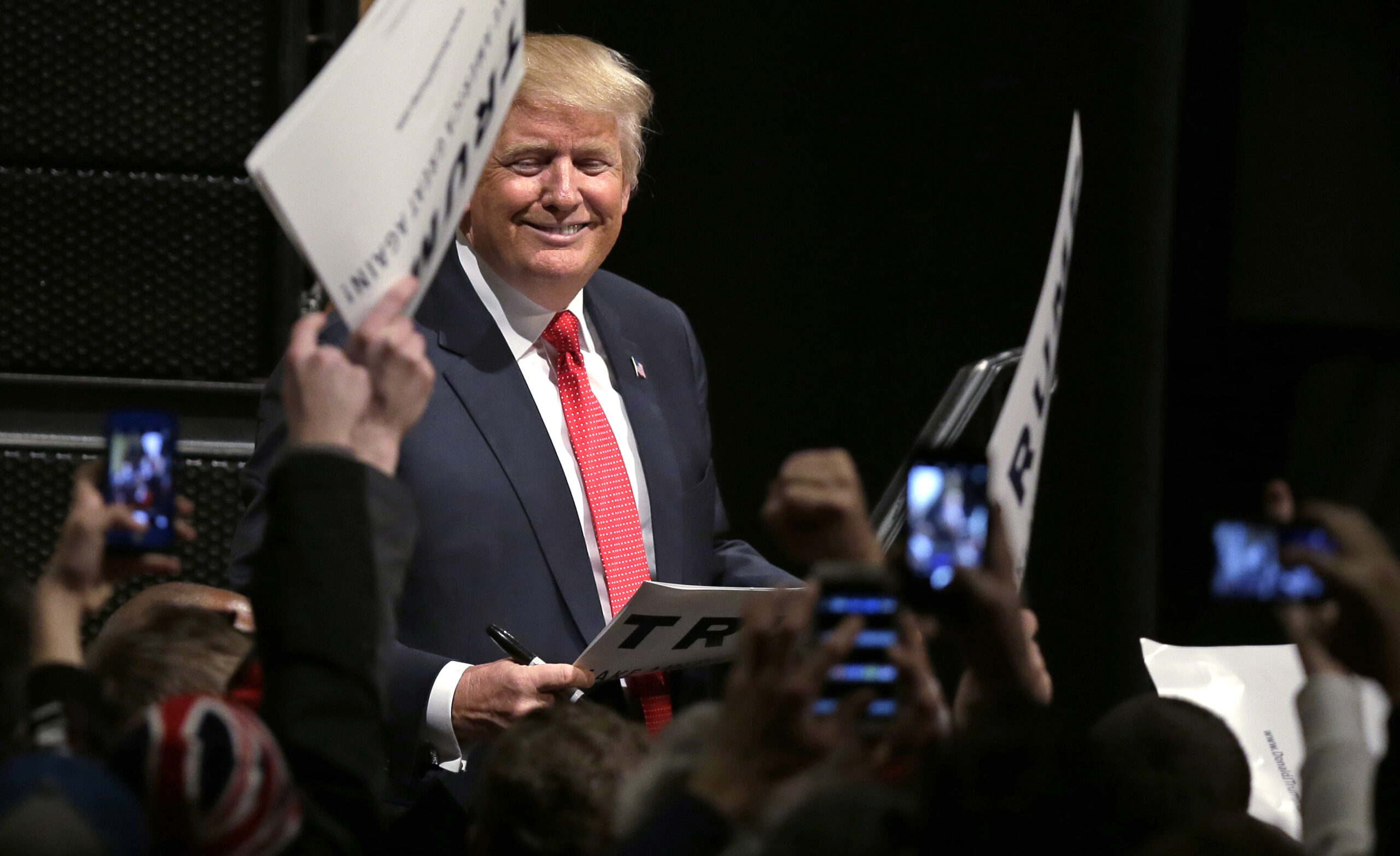 Trump turns back Kasich challenge in Vermont