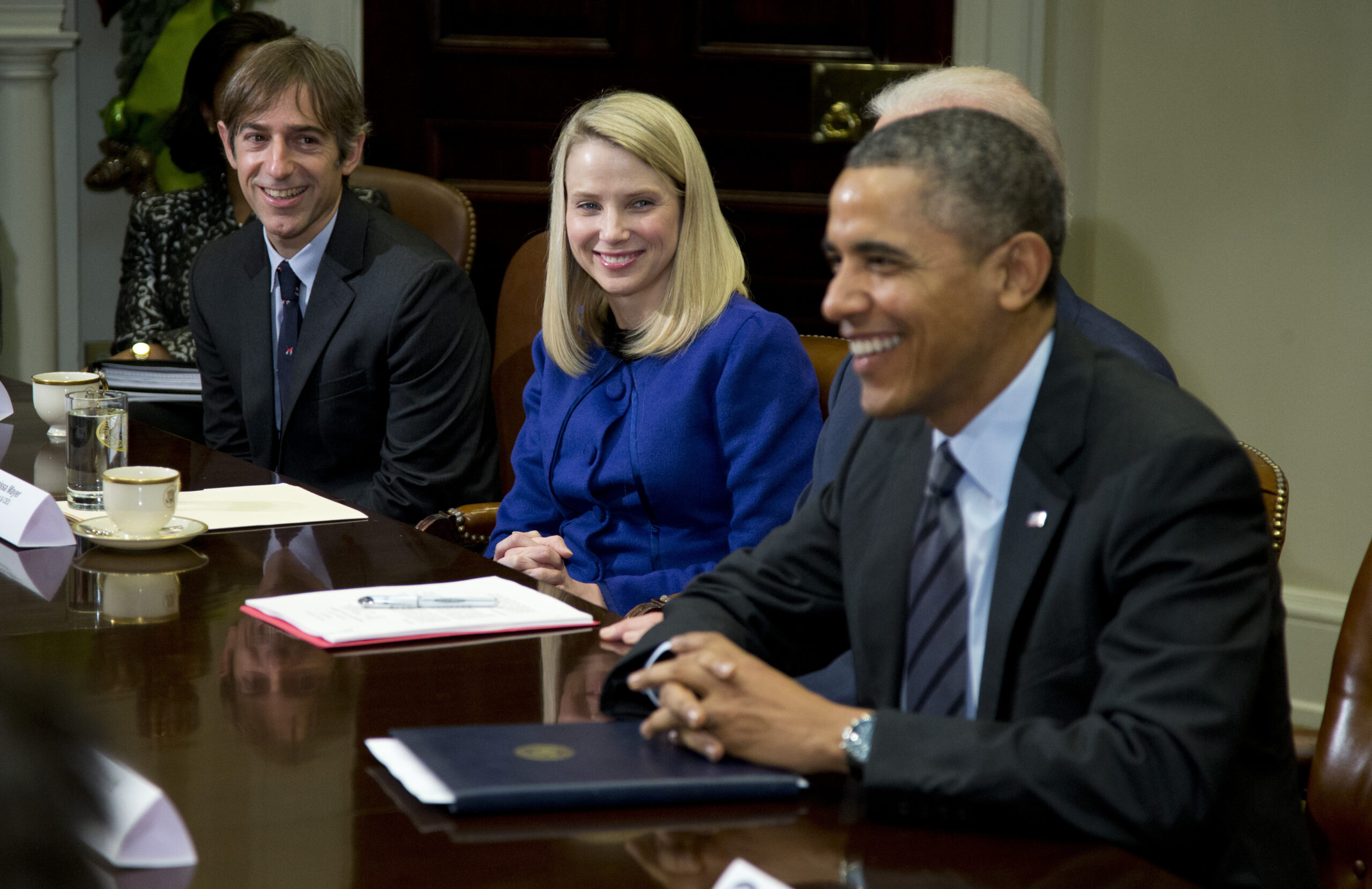 Obama meets with tech CEOs amid NSA concerns