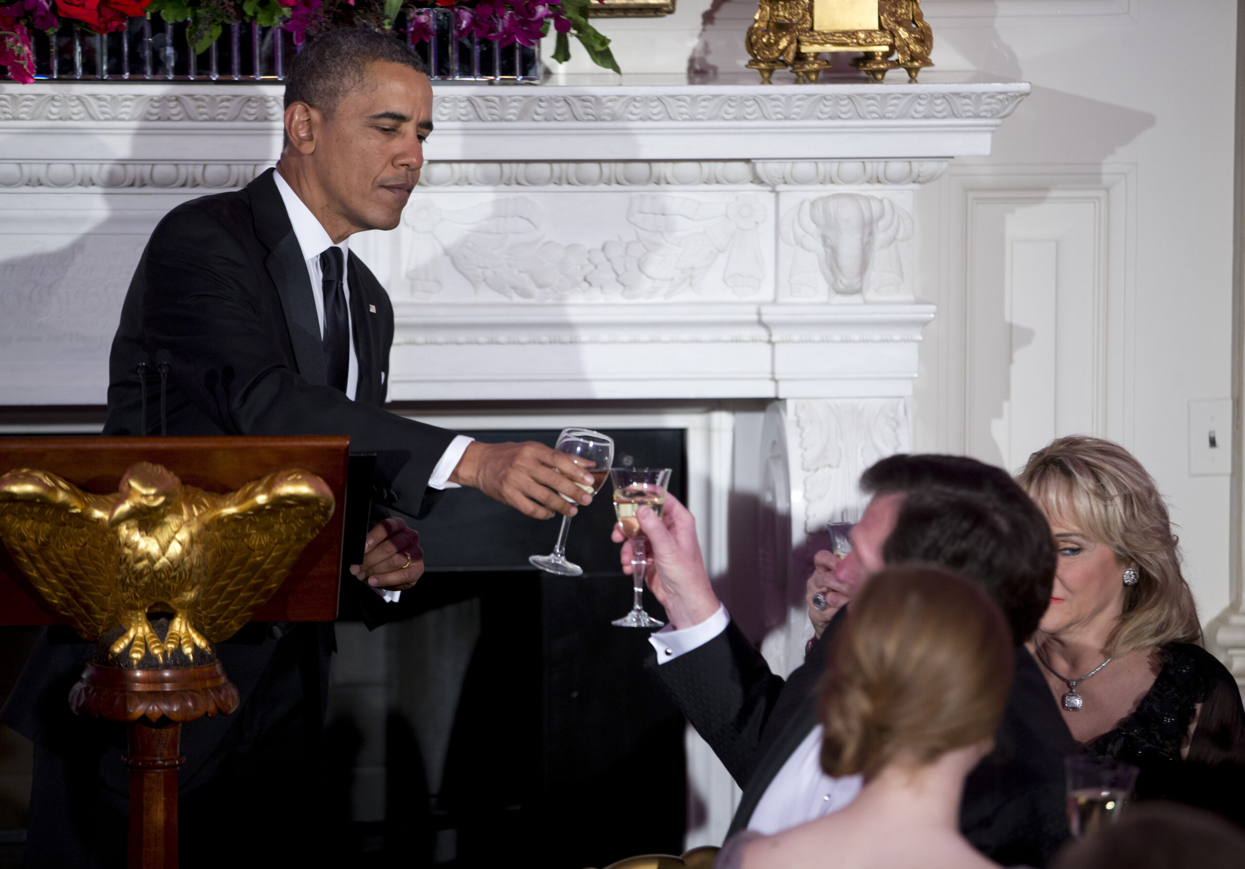Obama jokes he saw governors ‘size up the drapes’