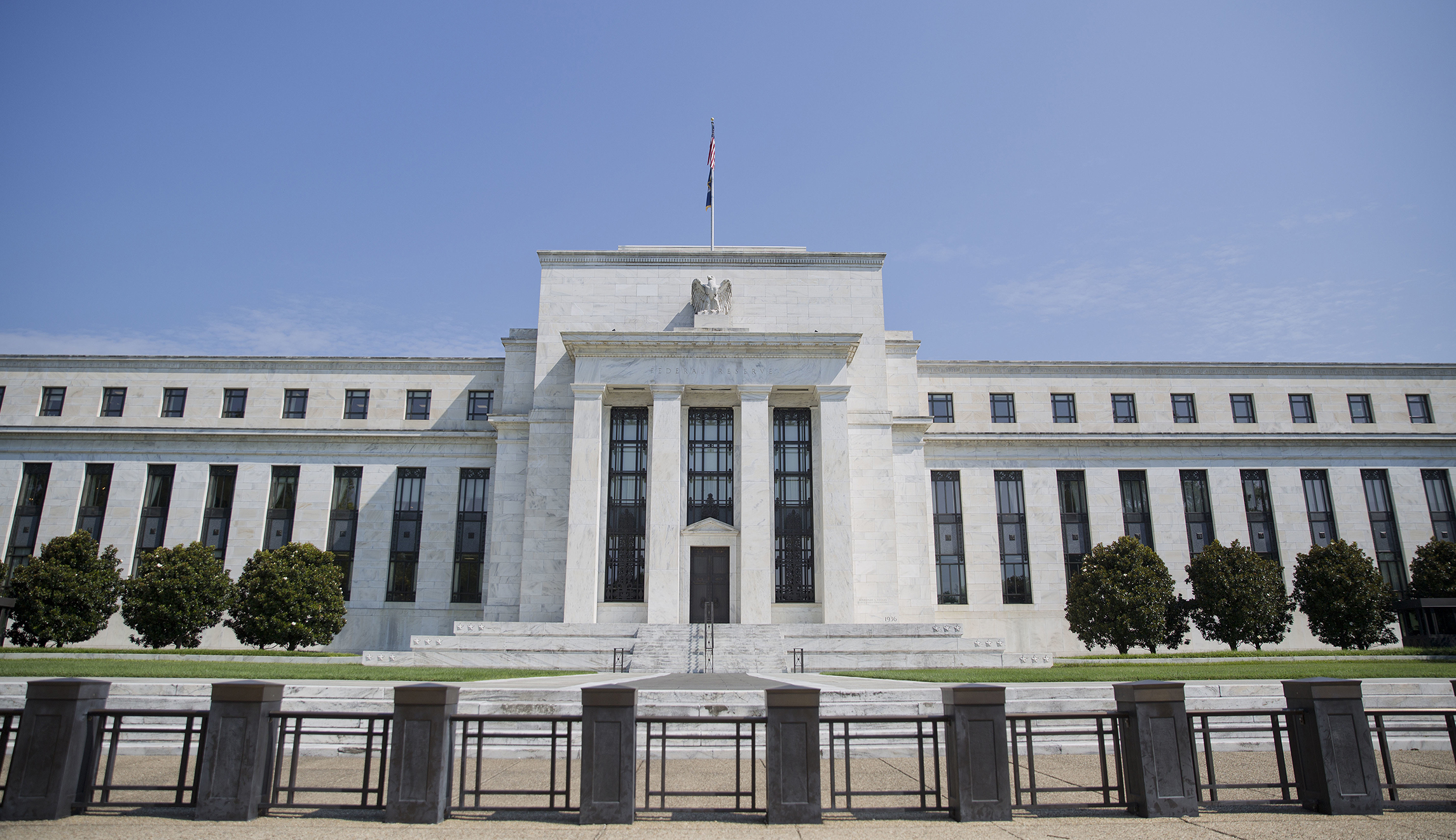 US bank stocks rise as Fed reinforces rate-hike projections