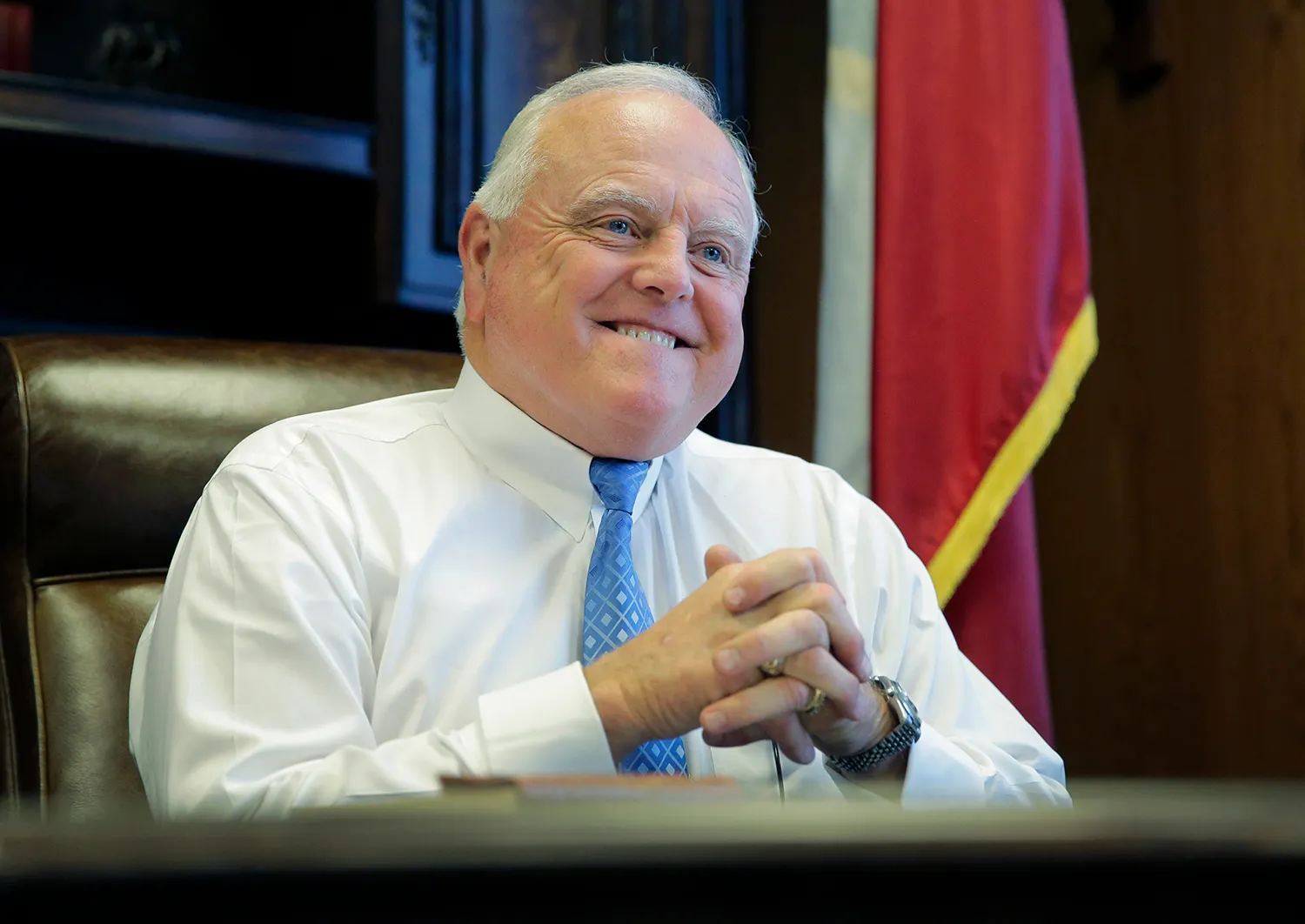 Texas official calls Clinton an obscene name in tweet