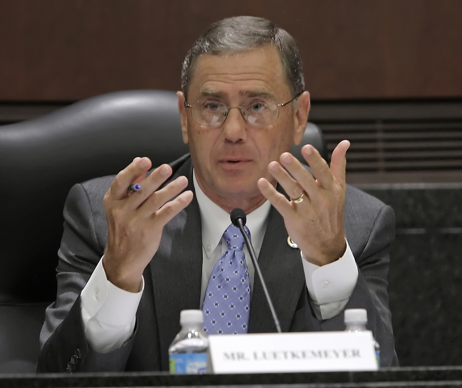 House votes to ease banking regs with help from 20 Dems