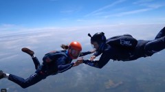 Skydive high-fives: Pair breaks record for hand slaps while free falling