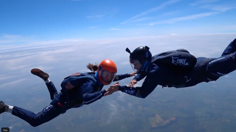 Skydive high-fives: Pair breaks record for hand slaps while free falling