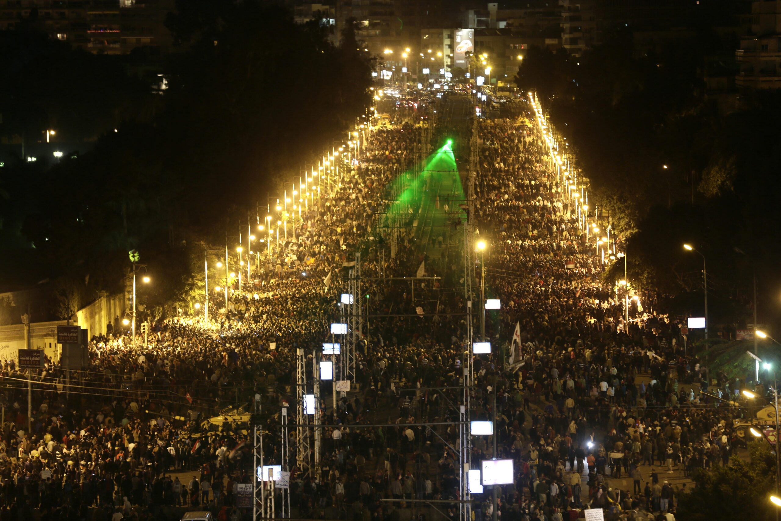 Egypt delays early voting on new constitution