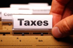 Bill to fire federal workers who owe back taxes fails in House