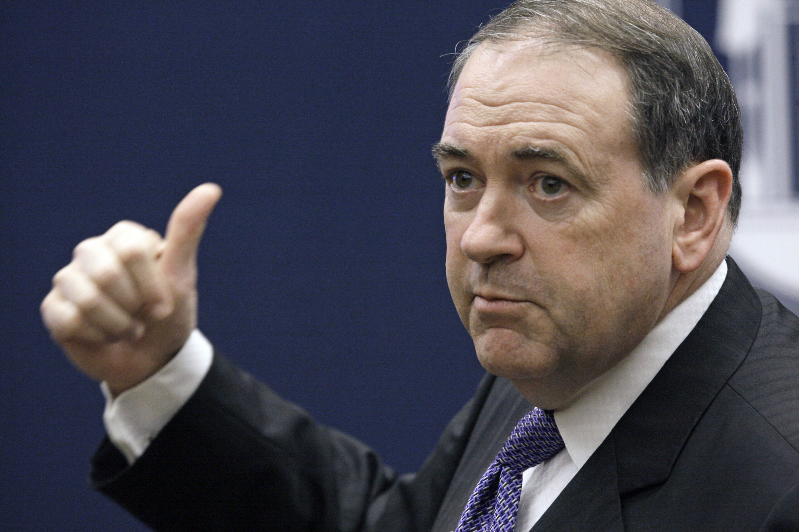 Mike Huckabee to end TV show, explore presidential bid