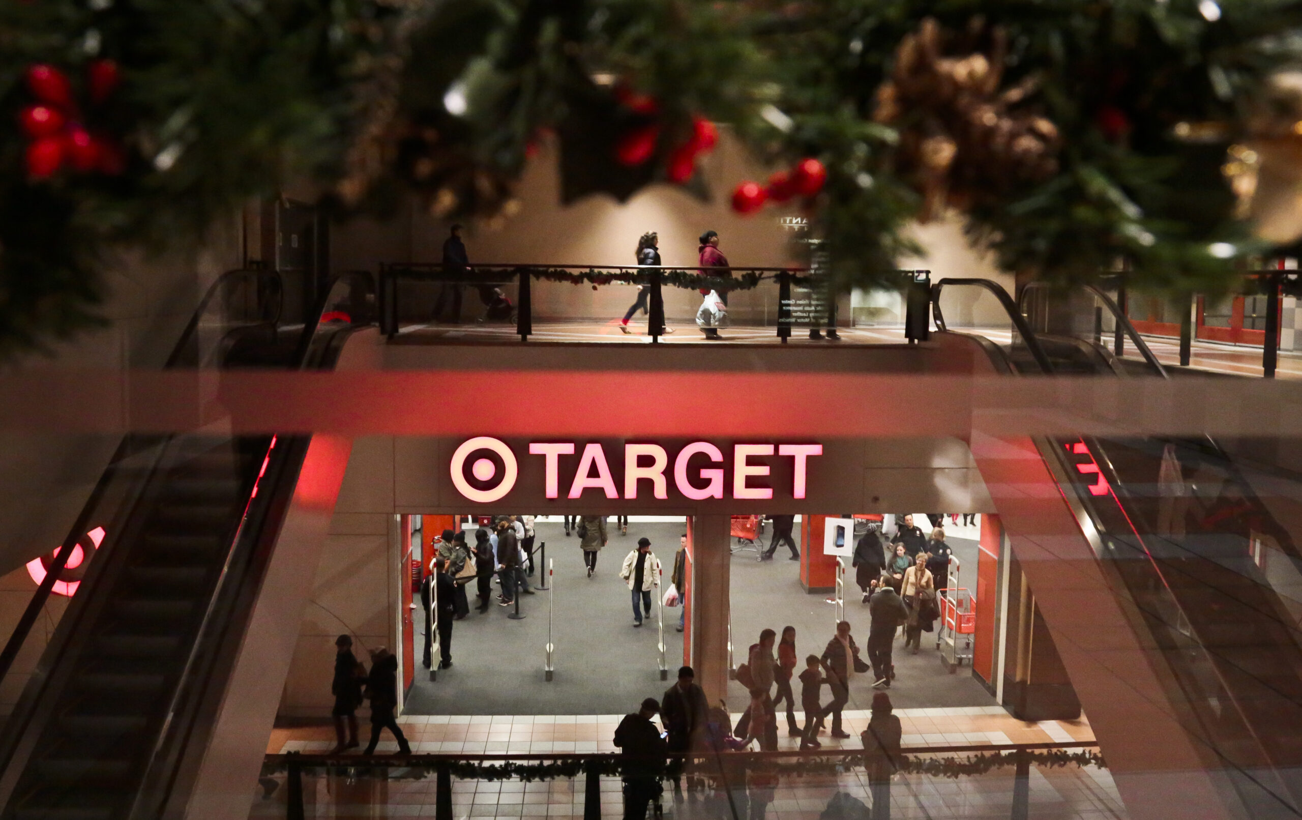Americans not willing to spend without deals