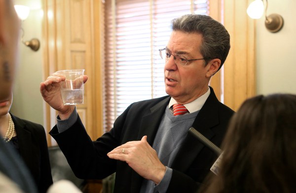 Kansas Gov. Sam Brownback vetoes Medicaid expansion