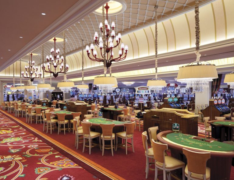 River City Casino in St. Louis, Mo., features more than 2,100 slot machines and 55 table games, including poker, several restaurants, an entertainment venue and other amenities. (PRNewsFoto/River City Casino)