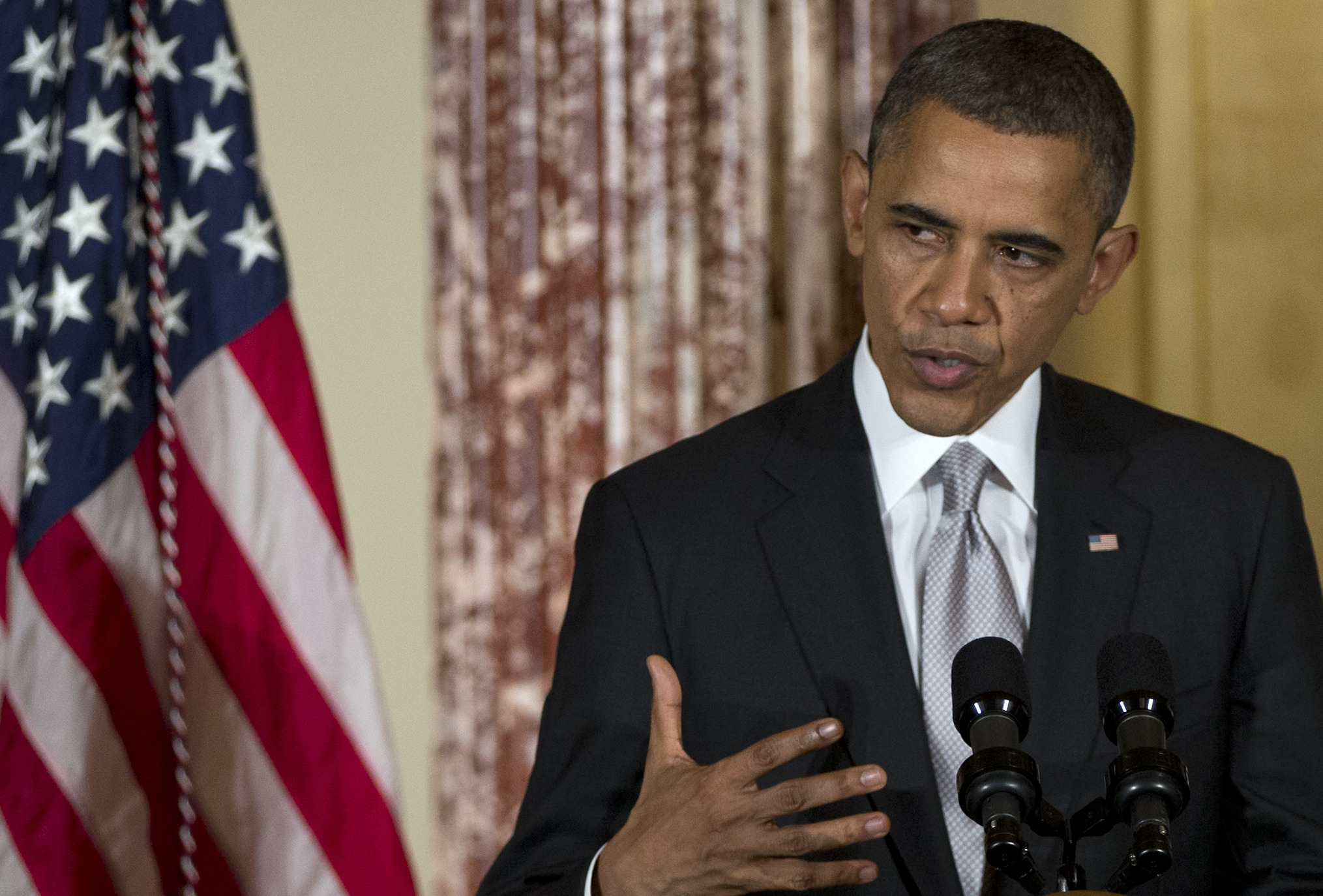 Obama says world stands with US after shootings