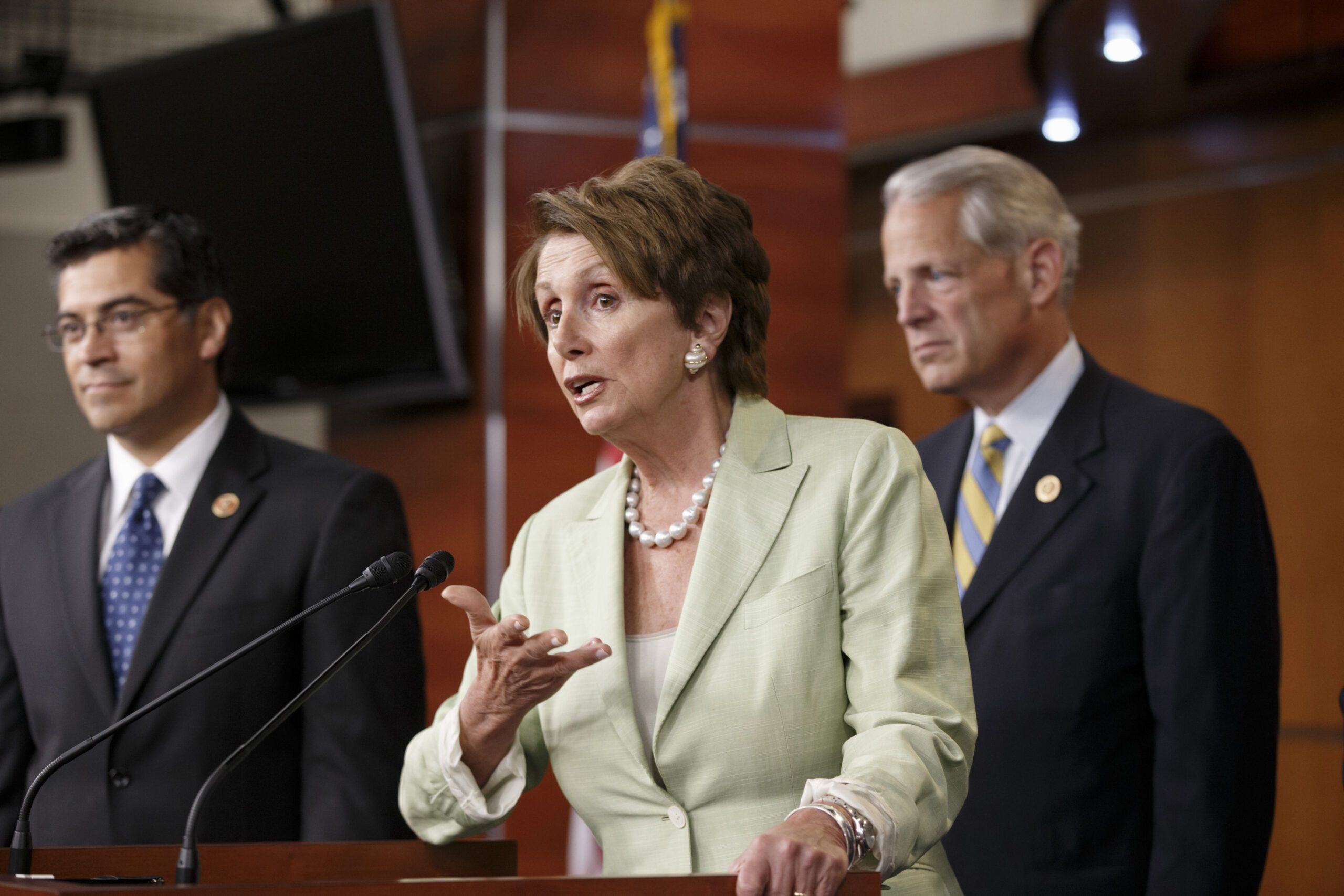 Dems: Look, over there, a messy budget fight