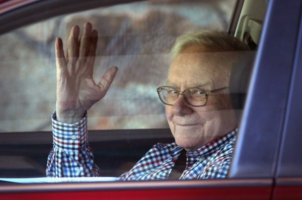 Editorial: Buffett Makes Fools of the Experts