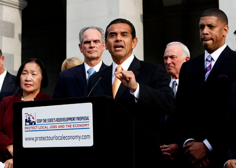 California slipping toward bankruptcy, again